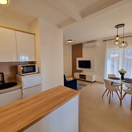 Ana - Apartment Gradac (Split-Dalmatia)