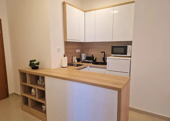 Apartman Ana - *