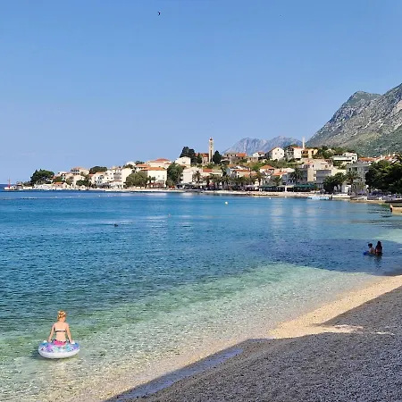 Ana - * Gradac (Split-Dalmatia)