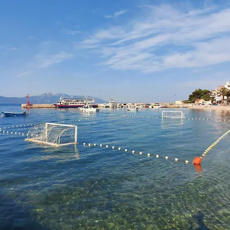 Ana - * Gradac (Split-Dalmatia)